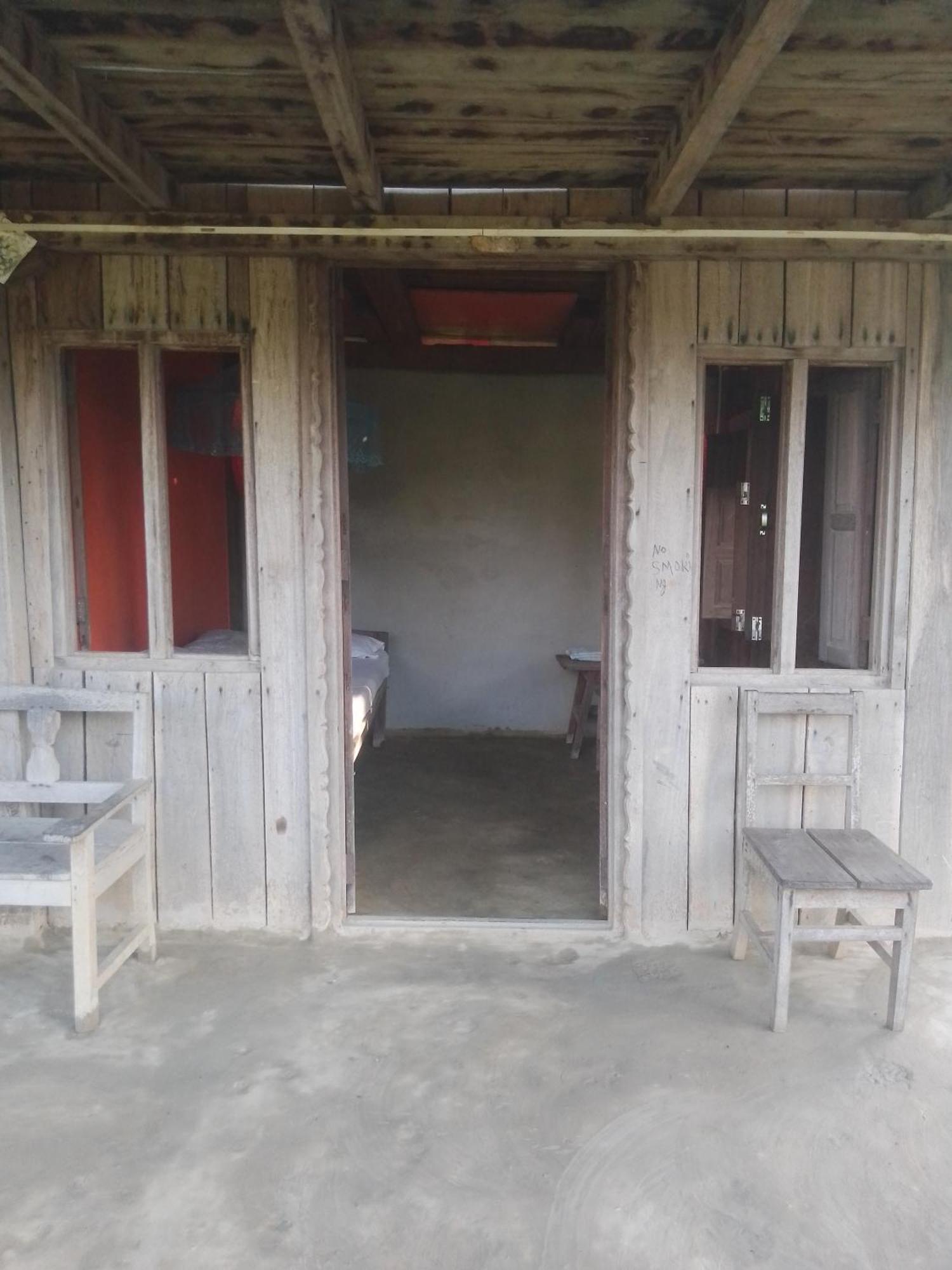 Shanta Ghar A Rustic Guesthouse Chitwan Exterior foto
